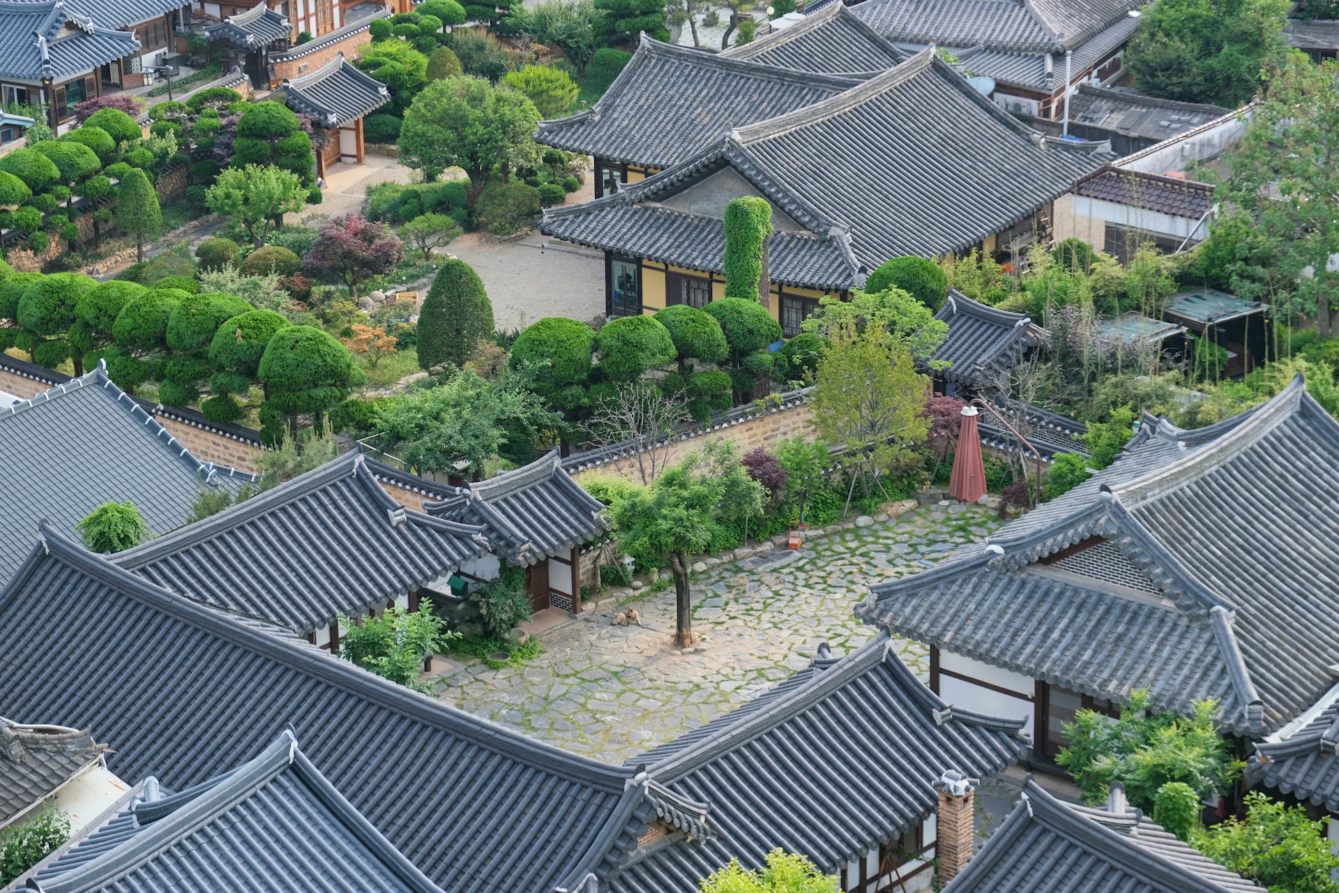 an aerial view of a building with many roofs