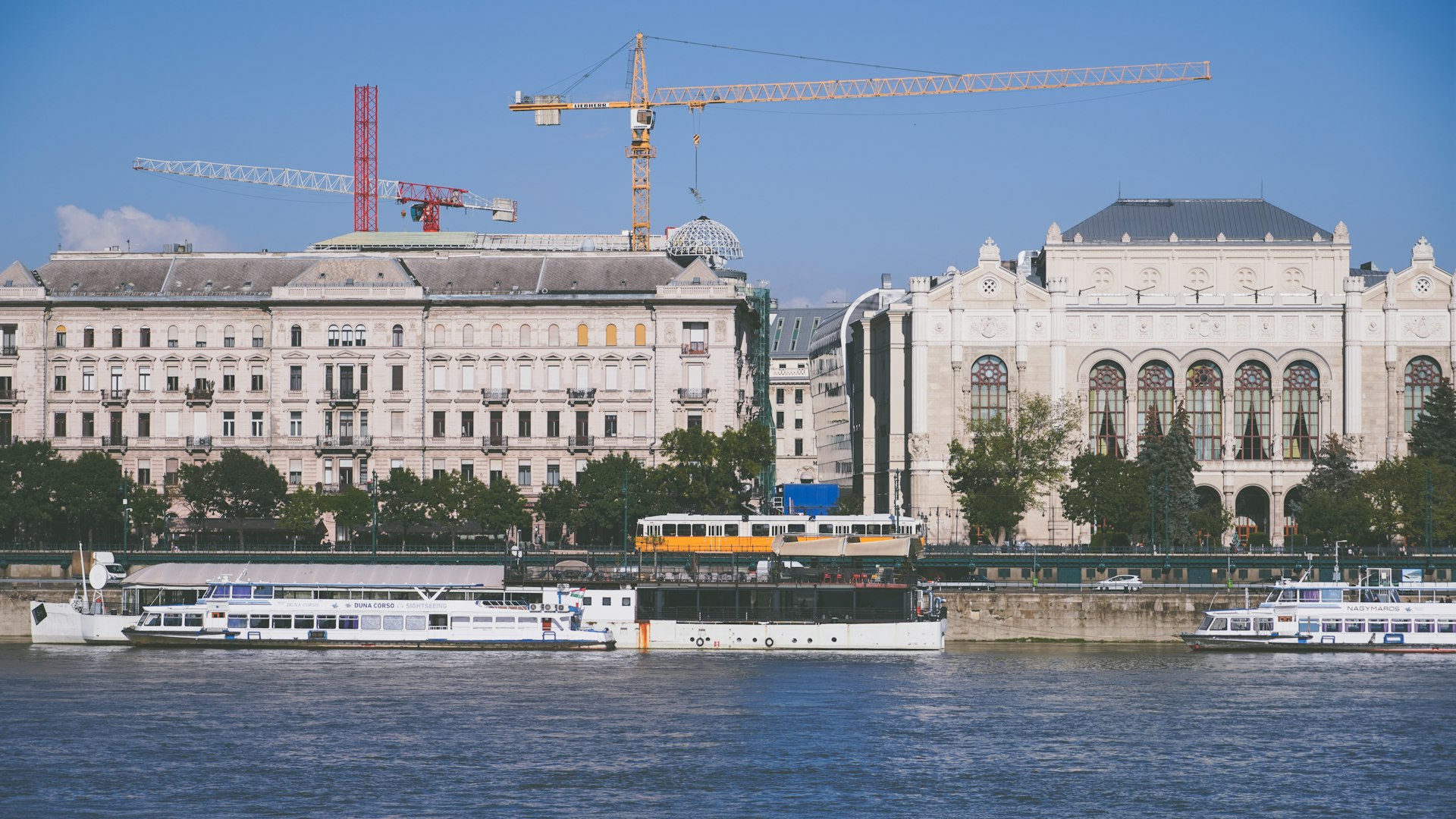 a body of water with boats and buildings in the background
