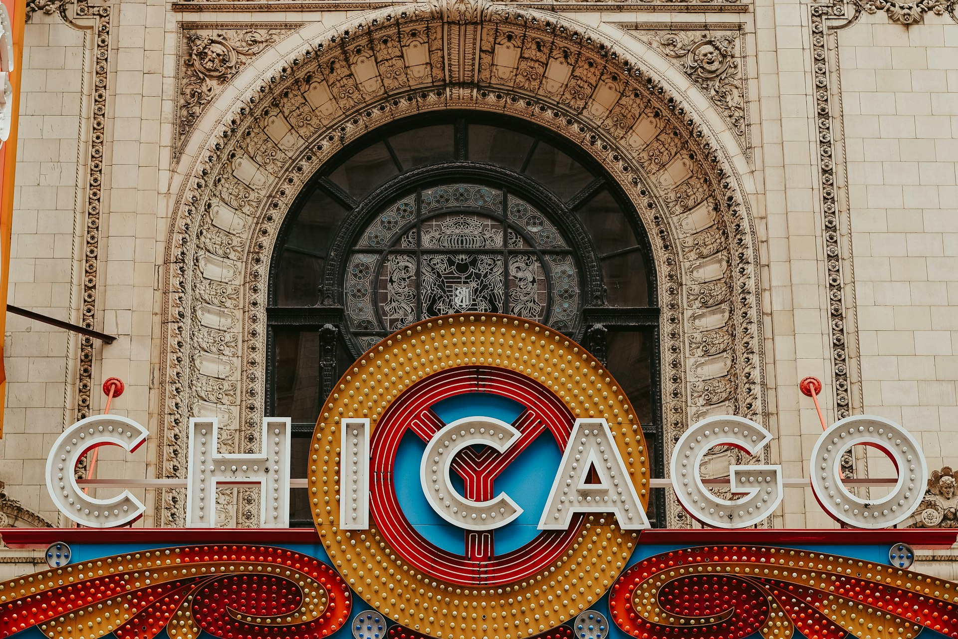 the chicago sign is displayed in front of a building