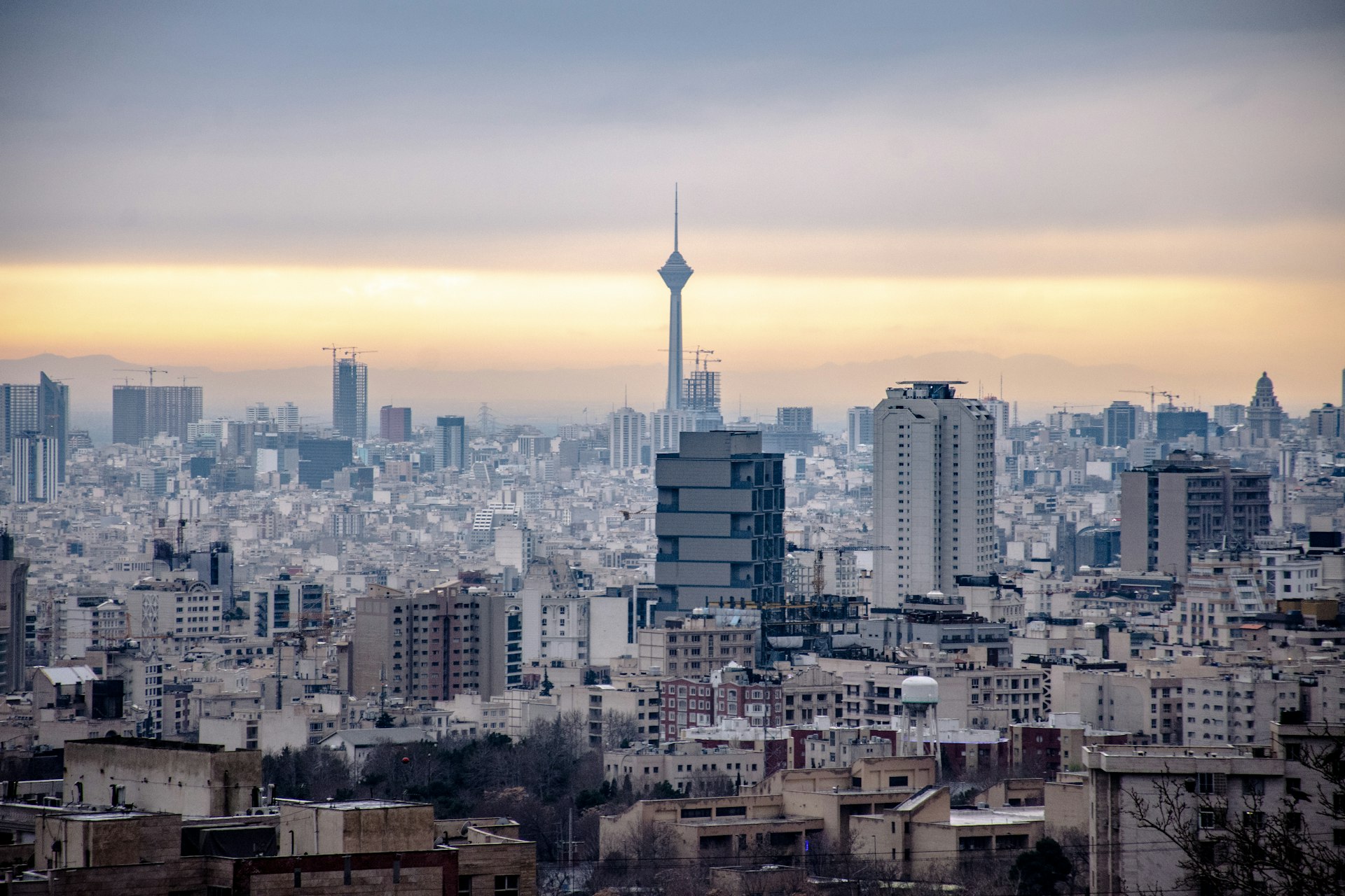 city skyline during sunset with city skyline