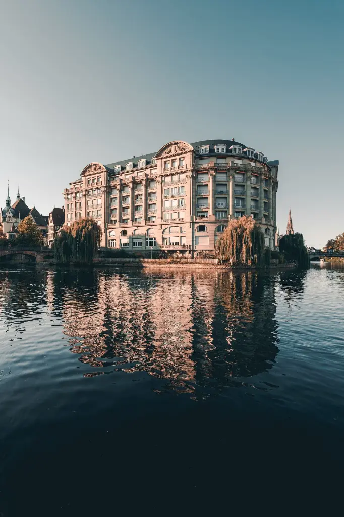 unsplash_J778h-Ua60A_FRANCE .webp.jpg