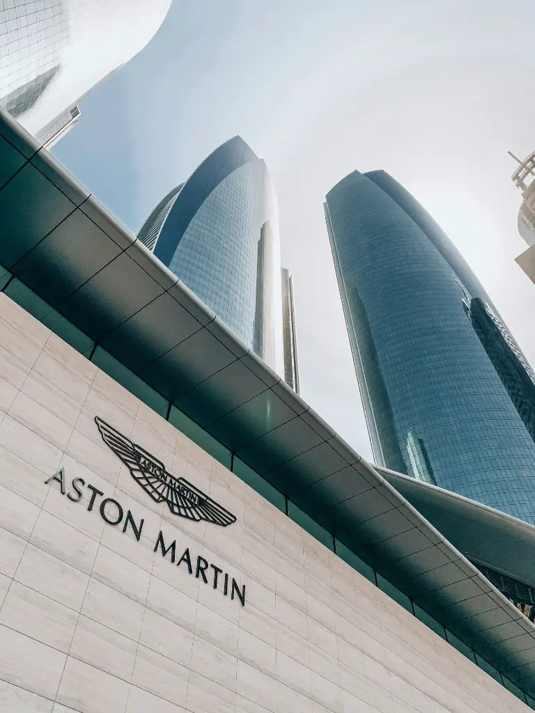 unsplash_spS2Re6kCo0_Abu Dabhi.webp