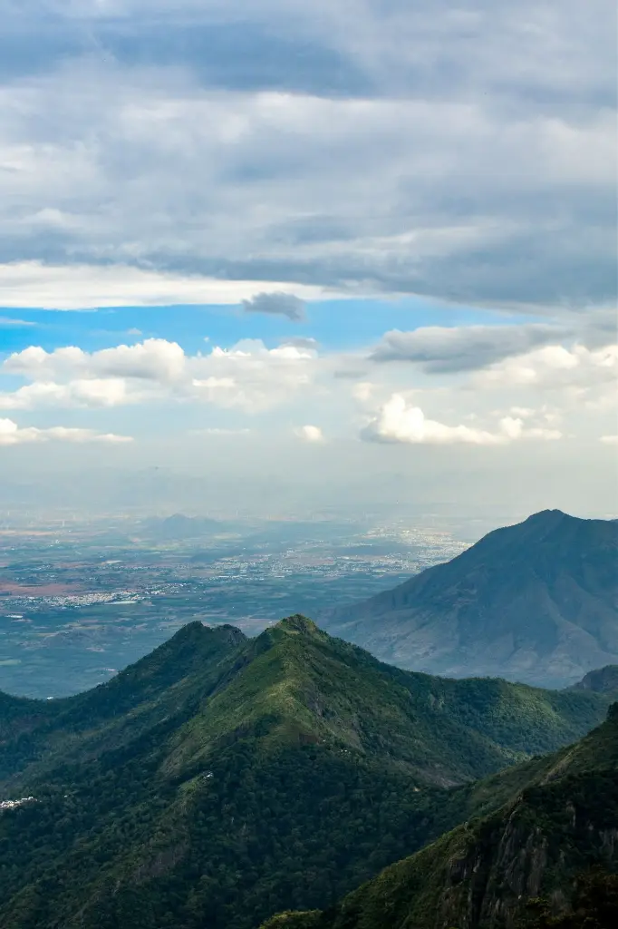 unsplash_nJEdJUueqYg_Hill station.webp.jpg.jpg