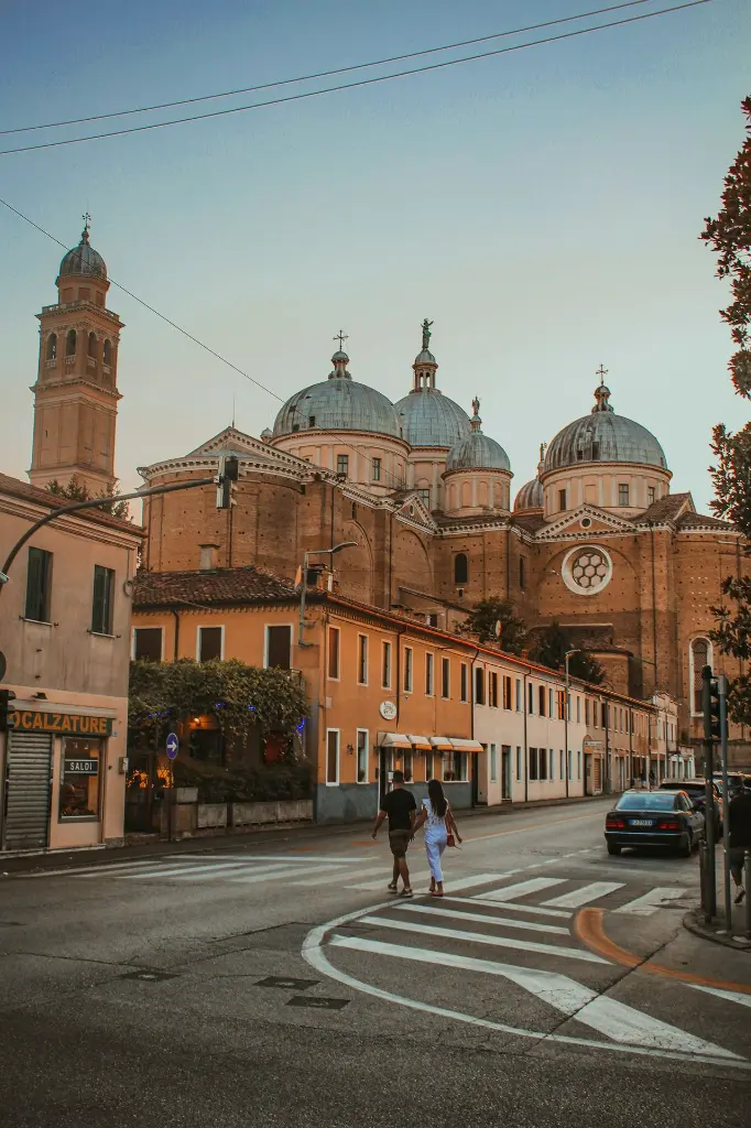 unsplash_tXSaPR0jZIY_ Place Vendôme.webp.jpg.jpg.jpg.jpg.jpg.jpg