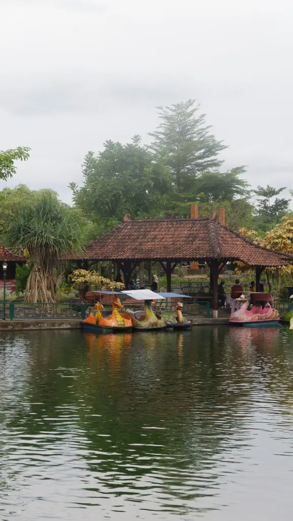 unsplash_4dsR75W3Uzw_LAKE  BOAT RIDE.webp