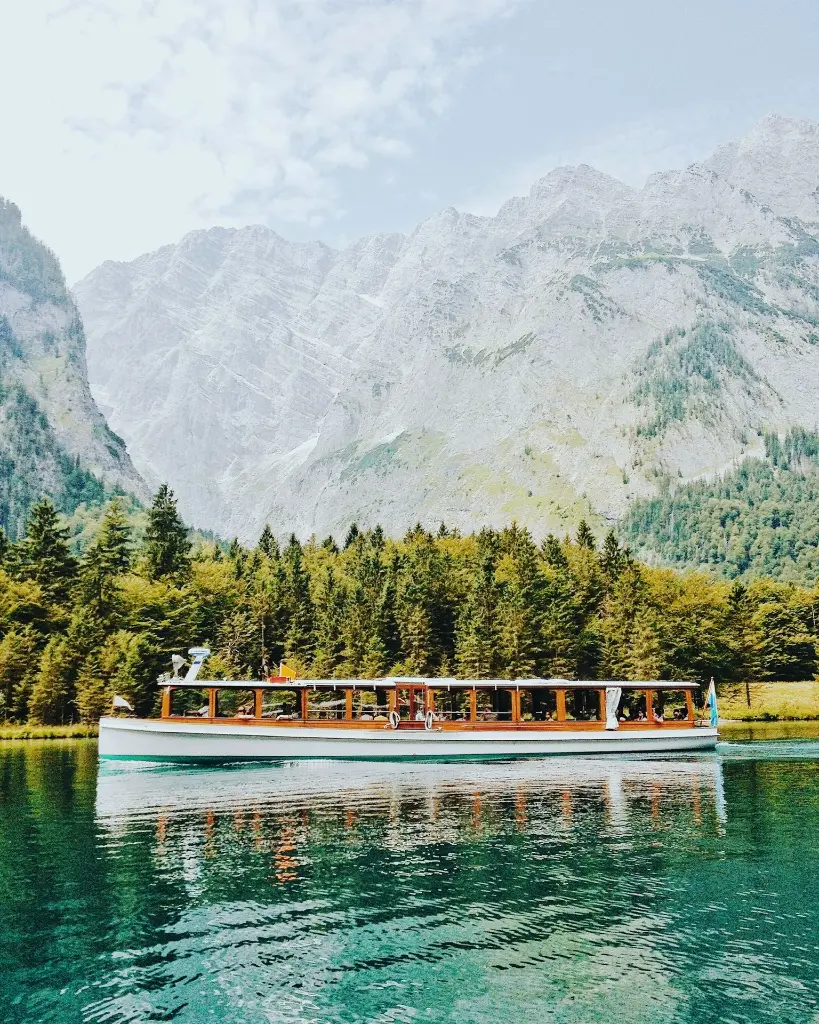 unsplash_YzwzGSdvslQ_Austria Cruise.webp.jpg.jpg.jpg.jpg.jpg.jpg.jpg