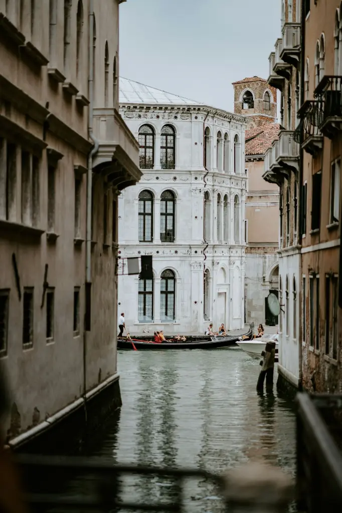 unsplash_L-YFNtkYwH0_Venice .webp.jpg