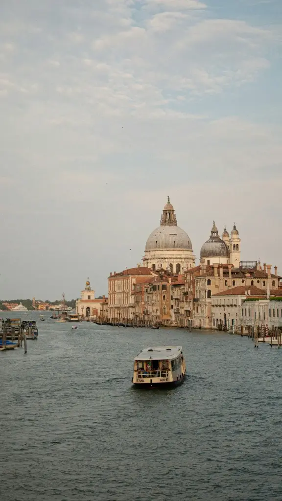 Hospitor : Venice to Vienna: A Classical Journey :  AUSTRIA : CZECH REPUBLIC : HUNGARY : ITALY : SLOVAKIA (1, 0, 0, 0)