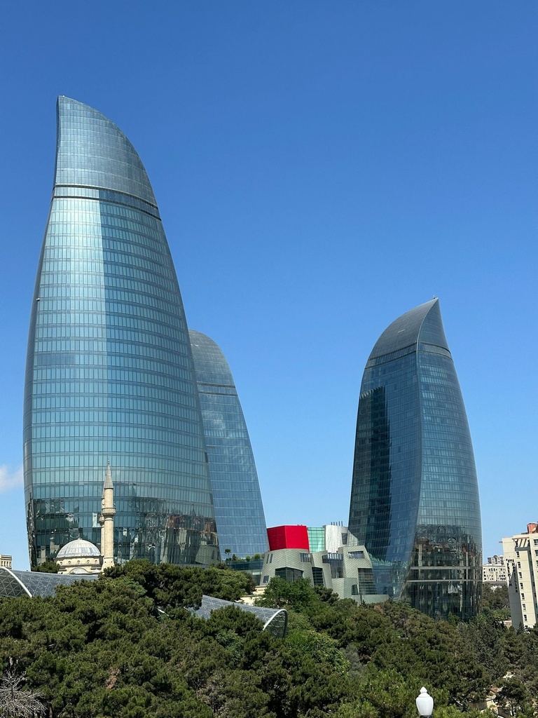 Hospitor : Baku in a Blink : Azerbaijan (1, 0, 0, 0)